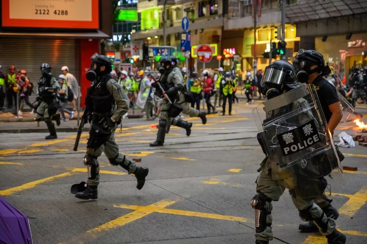 Hong Kong Police Uncover $15M Crypto Laundering Operation, Arrest 12